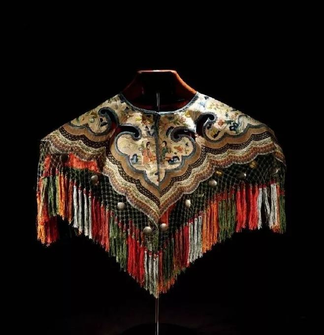 汉服科普|《延禧攻略》带火的云肩,古今中外都念念不忘它的美丽