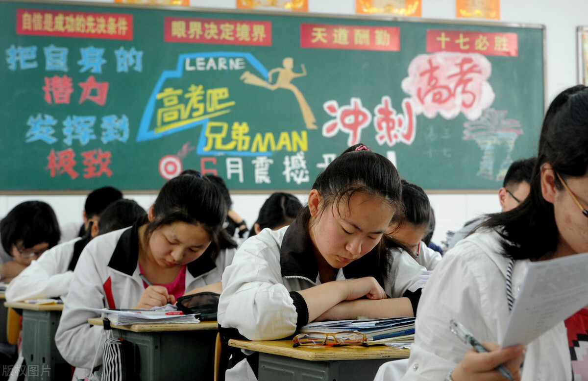 要把英语“踢出”高考？教育部门最新回应来了，学生：早该如此