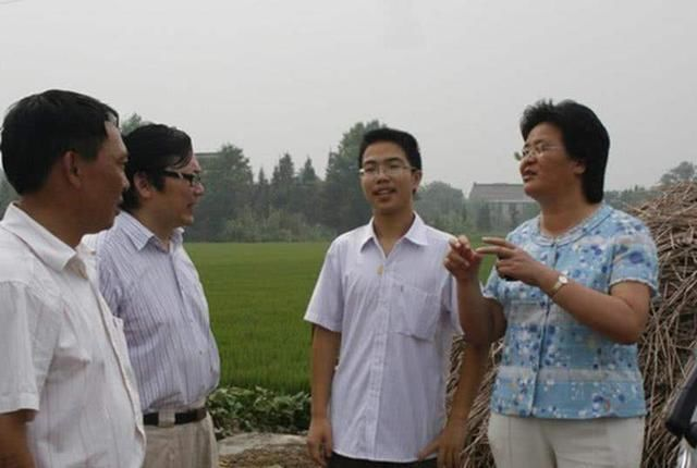 755字高考满分作文，其中30字连老师也不认识，阅卷组长写4页注释