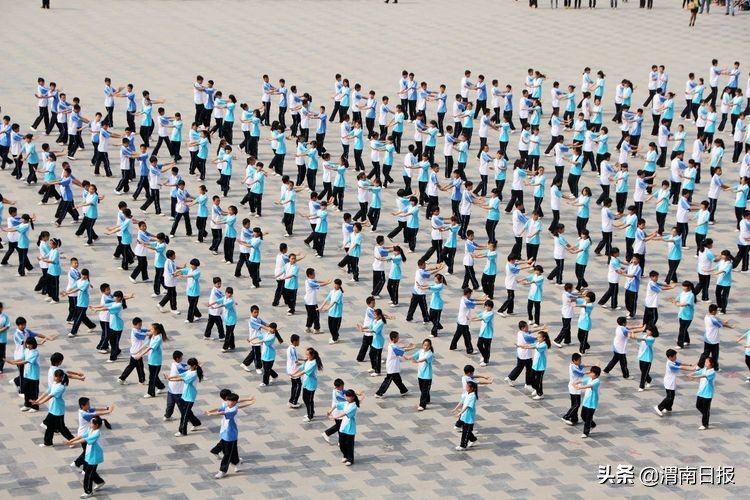 渭南明珠 教育楷模：美丽的蓝光中学欢迎你