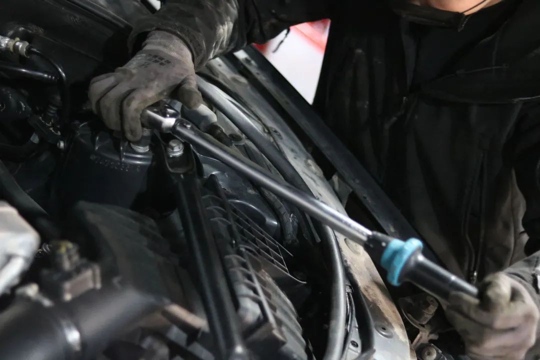 怪兽修车：翻新一辆13年的二手宝马5系，耗时25天完美复活它