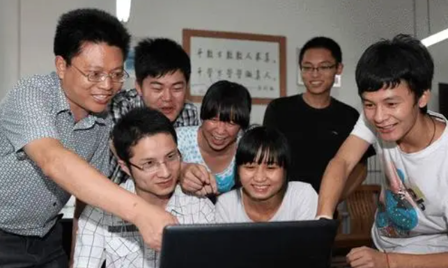 2021高考分数线出炉，文理科相差近百分，文科生：我们太难了