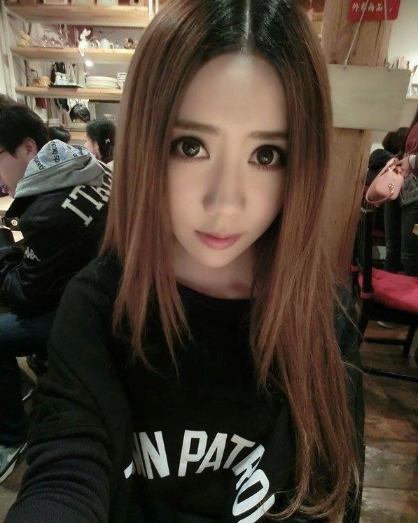 赵一娜和这姐们的合照里是不是无中生有我们不知道但"私生"却是"无中