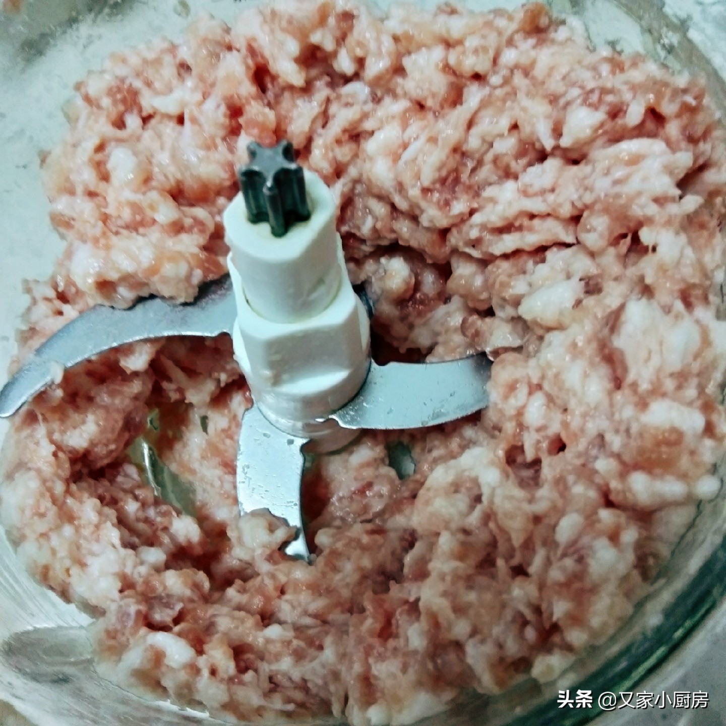 茴香馅儿的饺子好吃，做法也简单，出锅后我家孩子争着吃