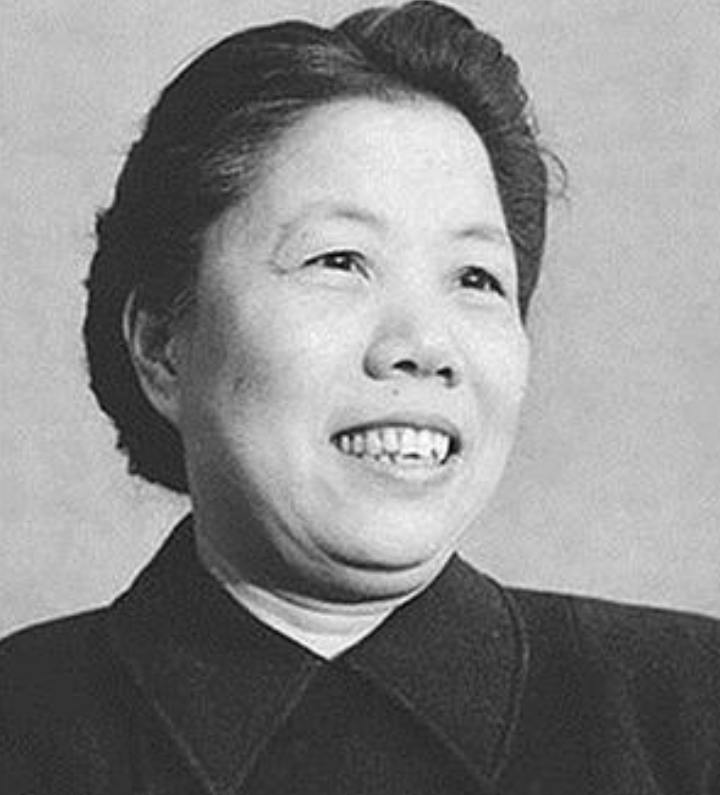 1979年，美国72岁妇女找到邓小平，交出42年前主席写给他的亲笔信