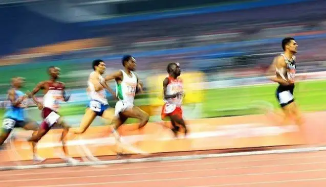 跑800米的技巧（800米跑步技巧不累又快）