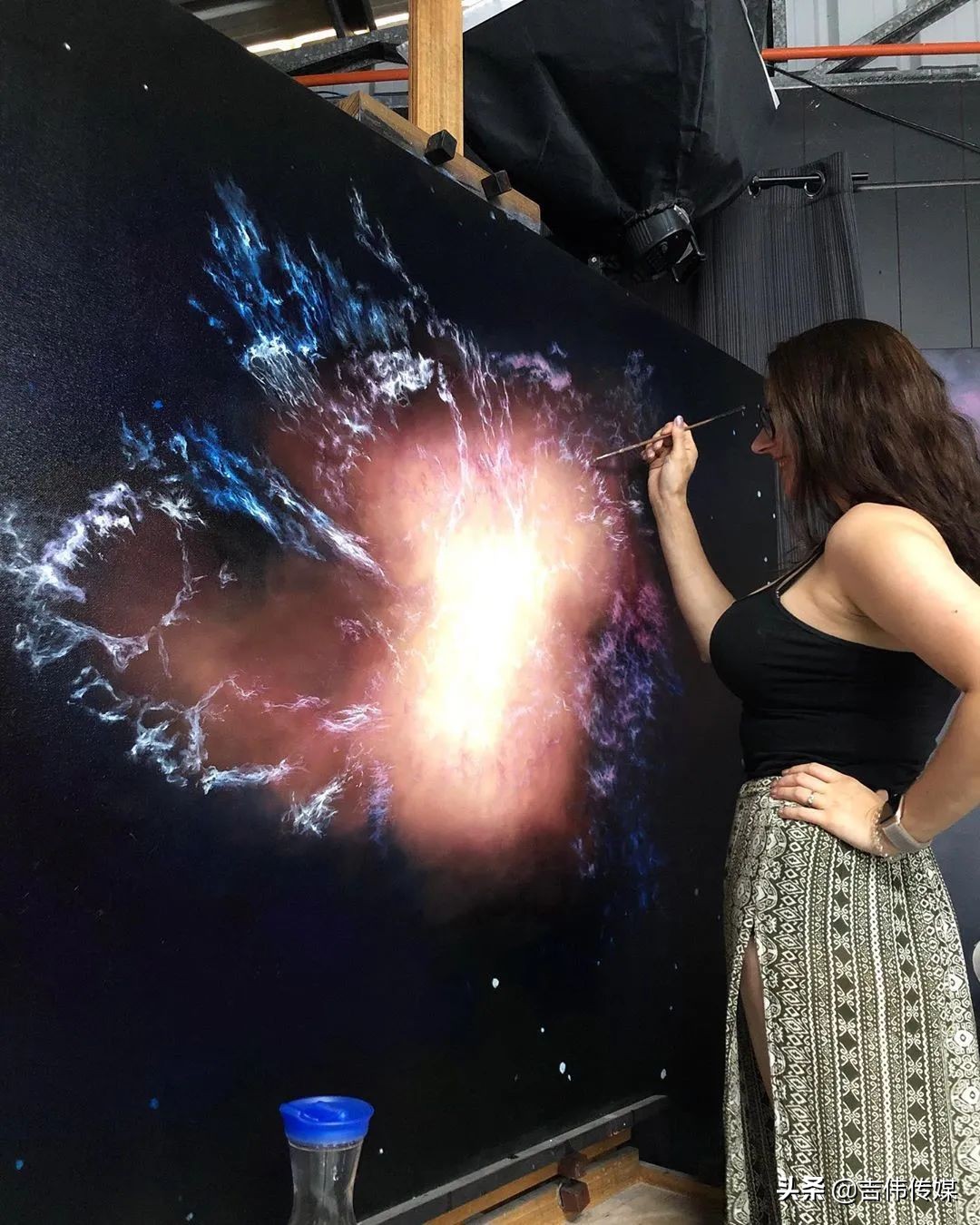 大美女艺术家笔下的浩瀚宇宙，众多围观爱好者赞不绝口