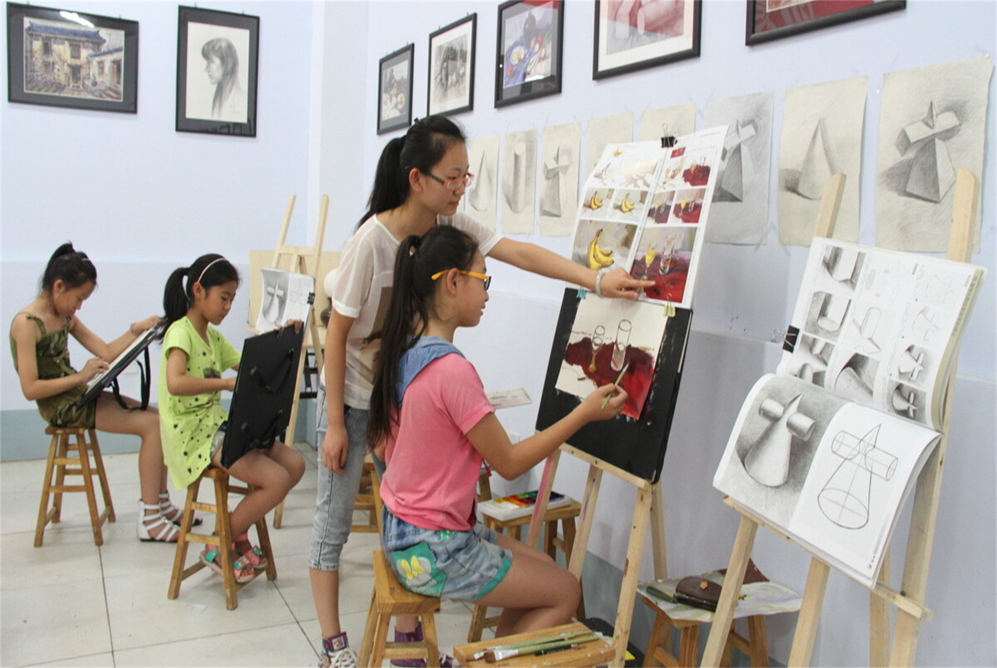 老师“含沙射影”让学生别上课后服务，惹家长发怒，校方回应来了