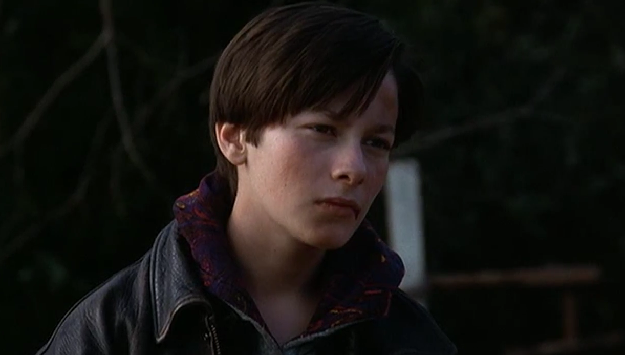 儿子掘开母亲坟墓,家庭教育的惨剧——《宠物坟场》