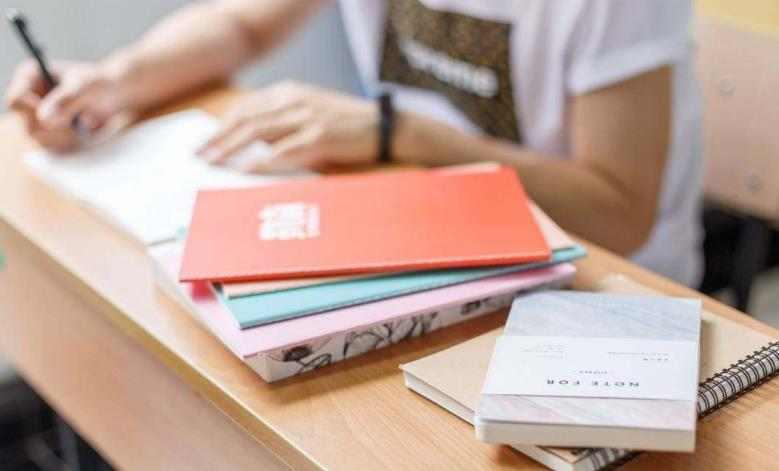 为保证毕业生含金量，既清考制度取消后，对毕业论文进行抽查