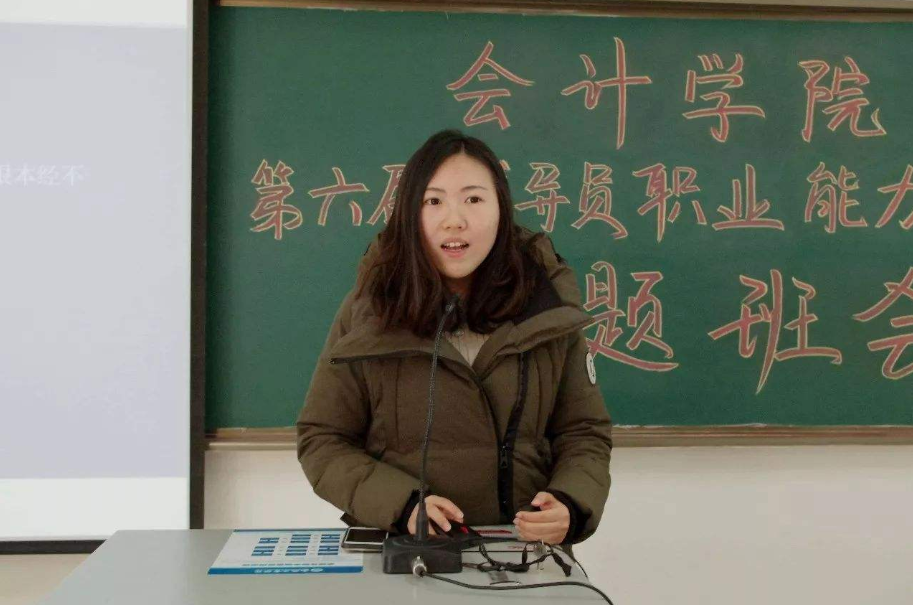 大学辅导员学历高工资少，为啥毕业生抢着做，这些福利很诱人