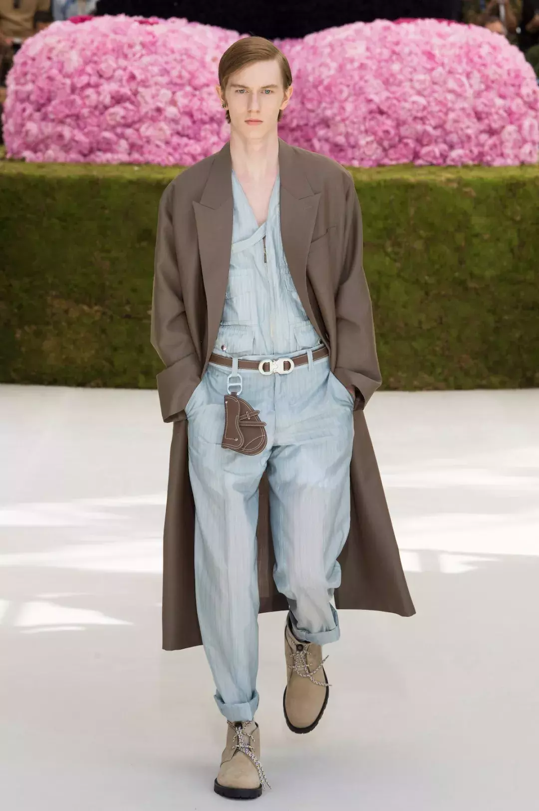 现在的 Dior 不再只有性感,它正变得“ 爆款 ”起来