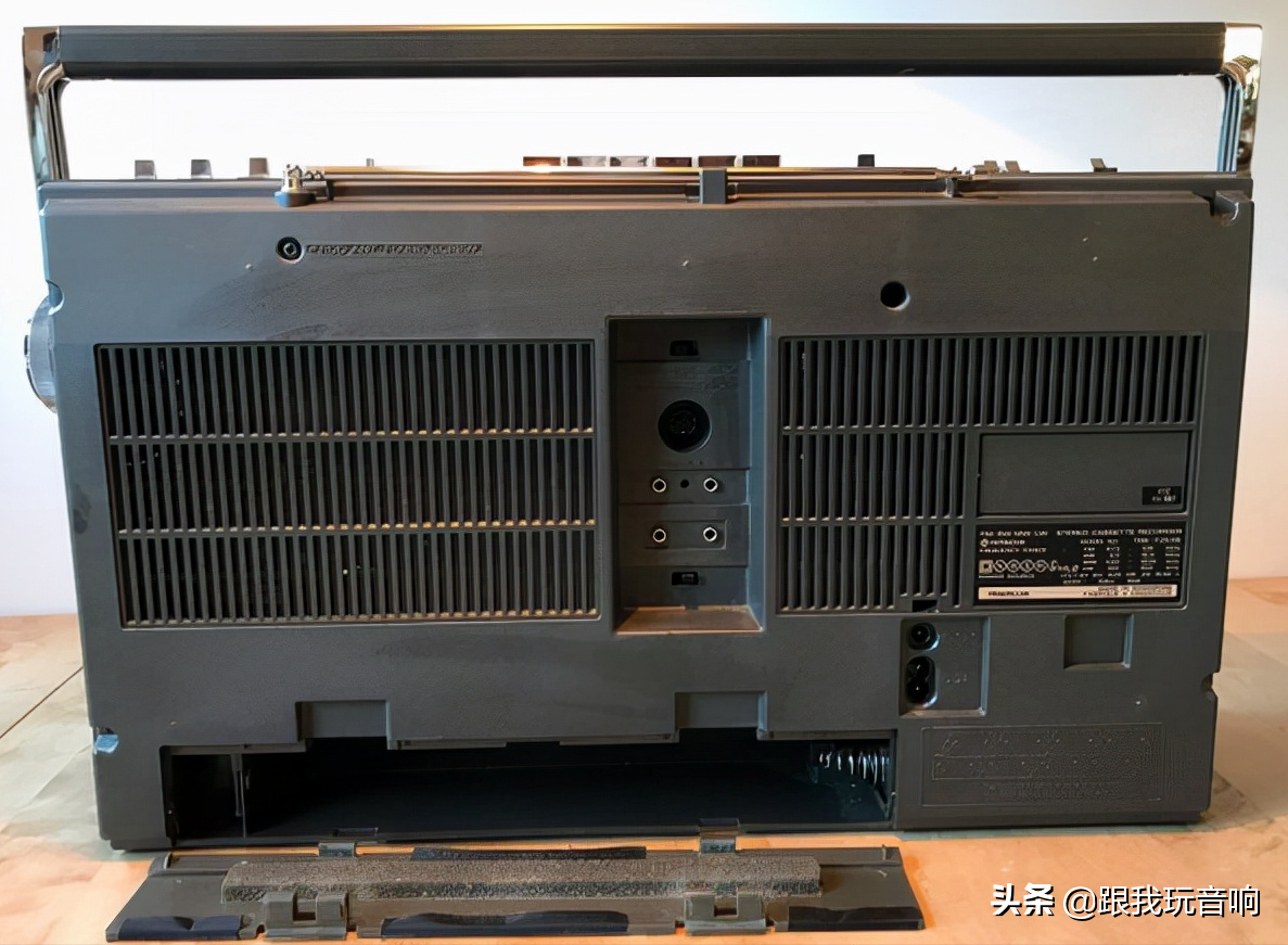 介绍一款日本进口的Hitachi TRK-7250E 便携式收音机-盒式录音机