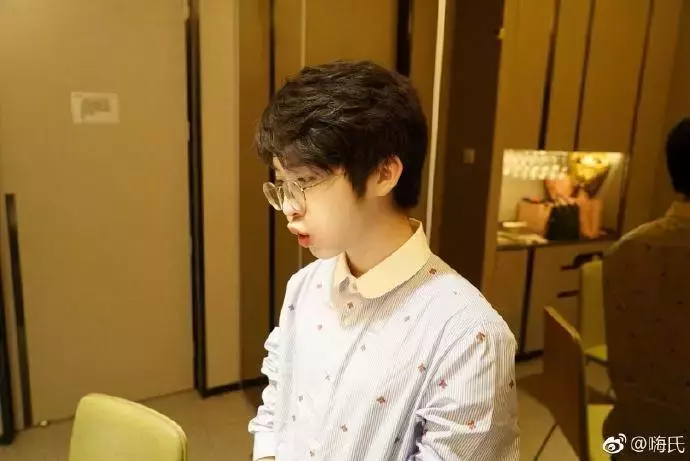 虎牙发火，「中国王者荣耀第一人」违约赔款近半个亿