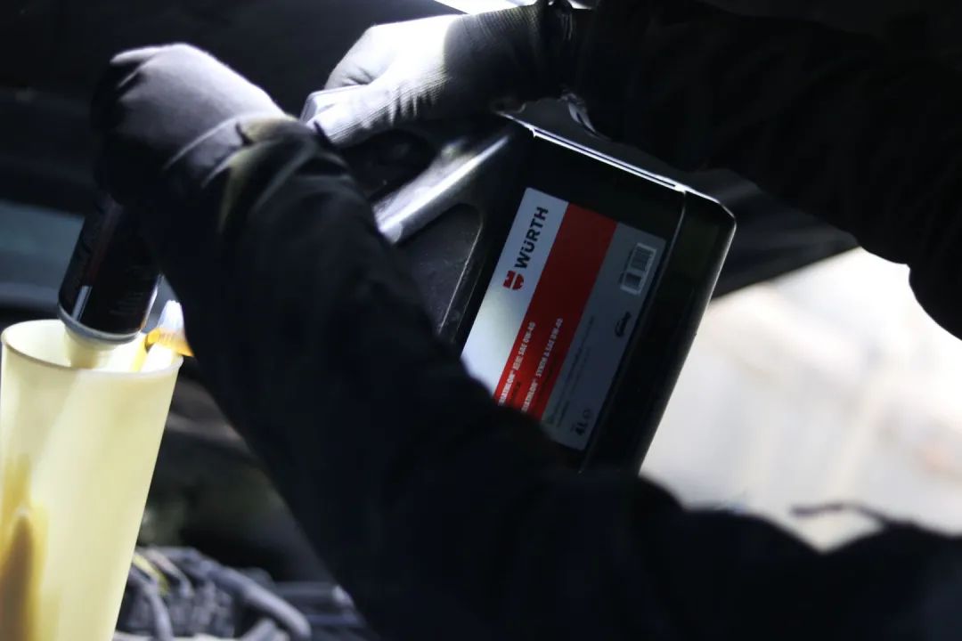 怪兽修车：翻新一辆13年的二手宝马5系，耗时25天完美复活它