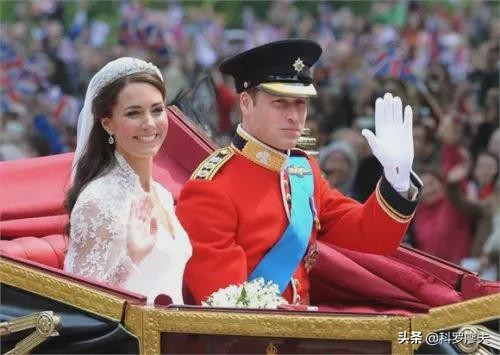 英国表面装成美国小弟，其实幕后黑手不断，更像是美国的老大哥
