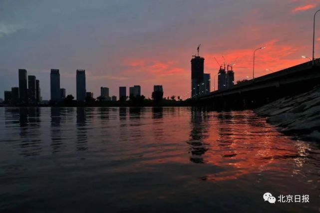 雨后北京，各色晚霞浪漫醉人，戳进来治愈一天的阴沉→