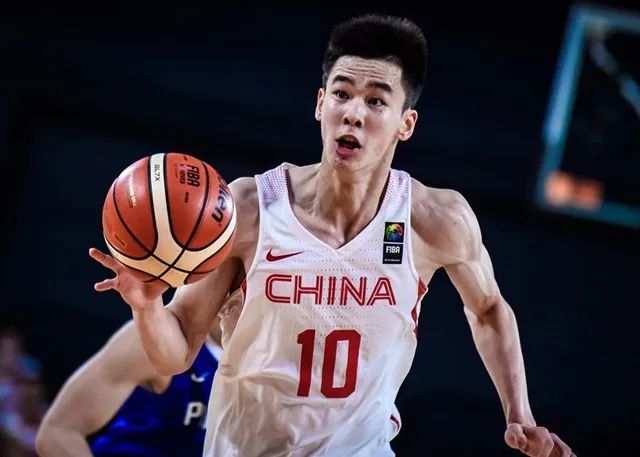 张镇麟为什么没参加nba选秀(主动退出？张镇麟无缘今年NBA选秀，杨鸣还得靠他冲击总冠军)