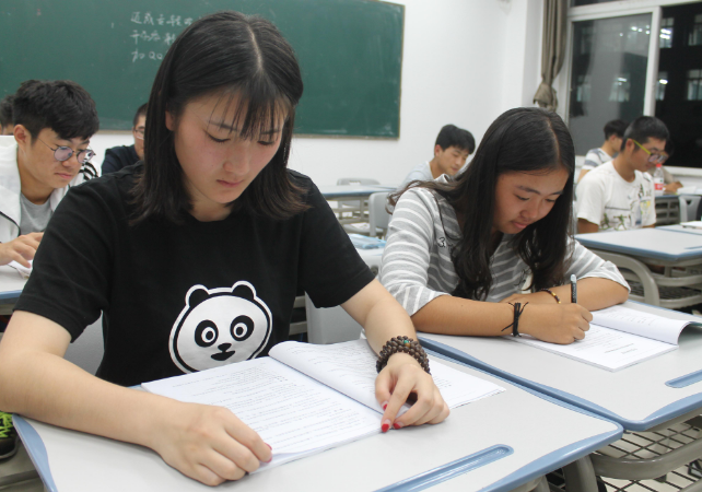 大学“越学越秃”4大专业，生发灵都拯救不了，有你的专业吗？