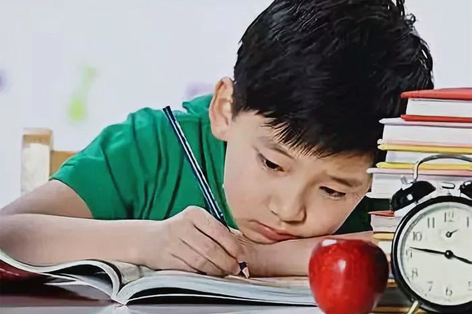 孩子上学座位有讲究？老师：班级的“风水宝座”并不是第一排