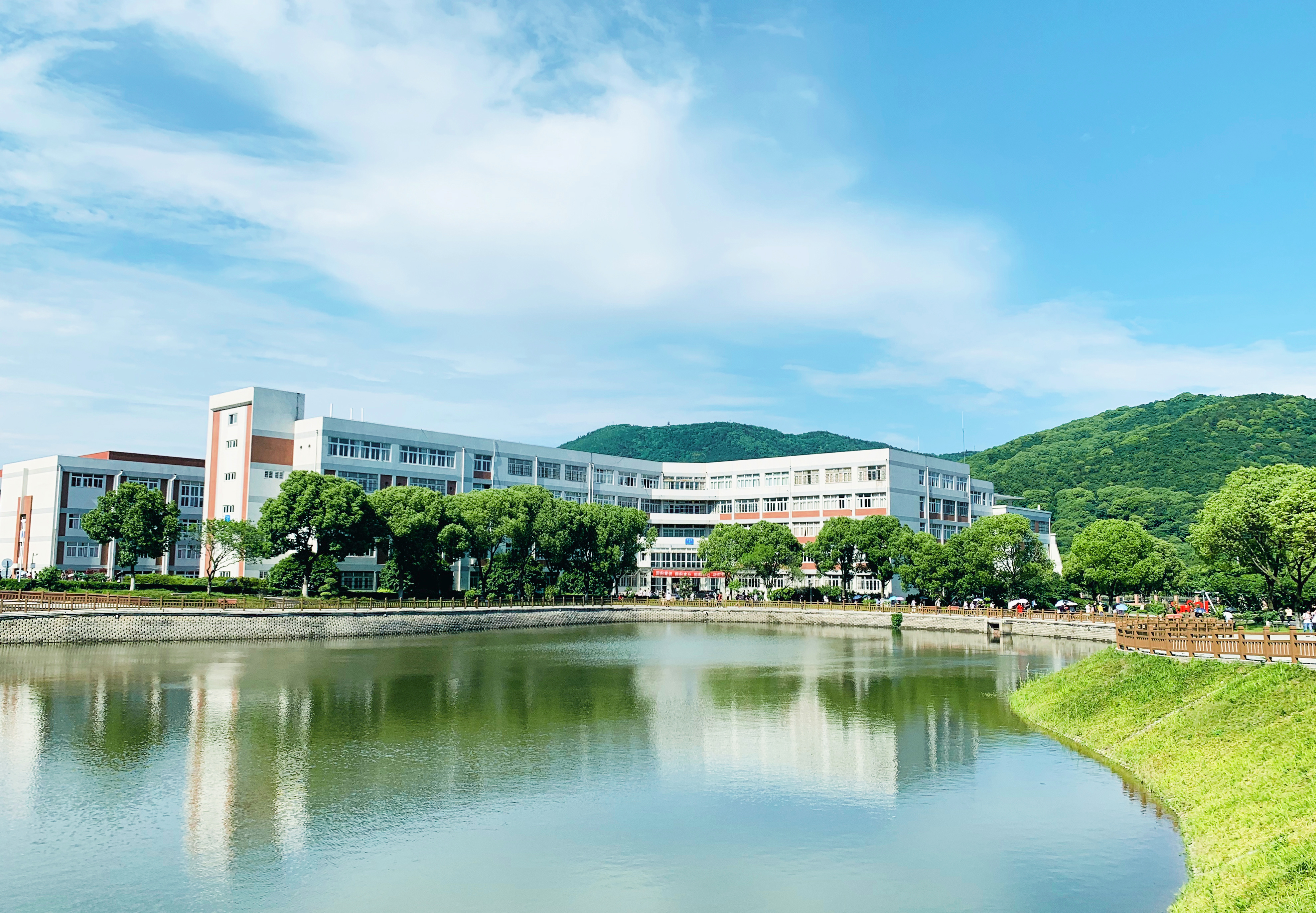 太湖学院三个国家级一流专业受青睐