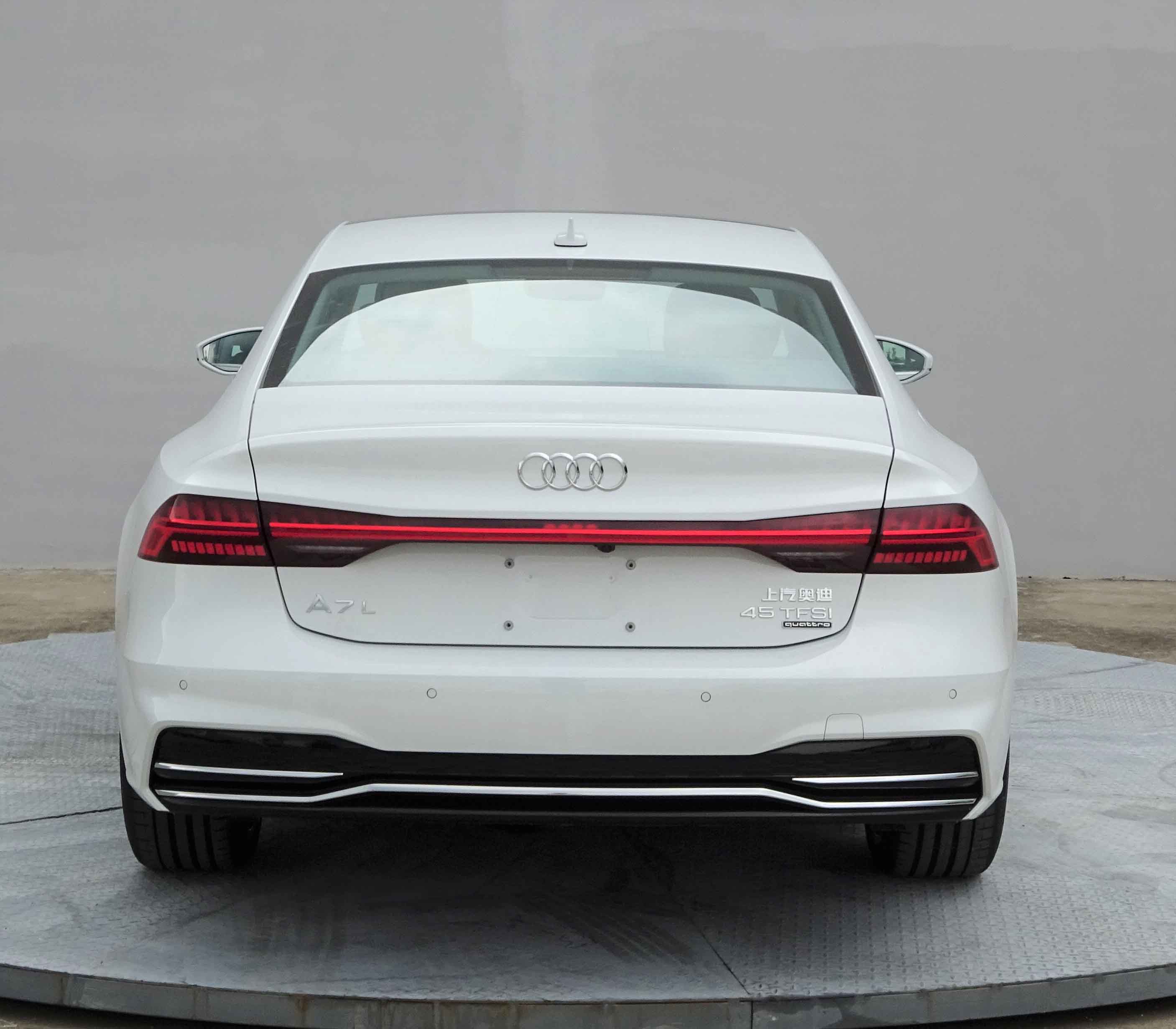 上汽奥迪A7L 2.0T车型现身 或售45.98万元起