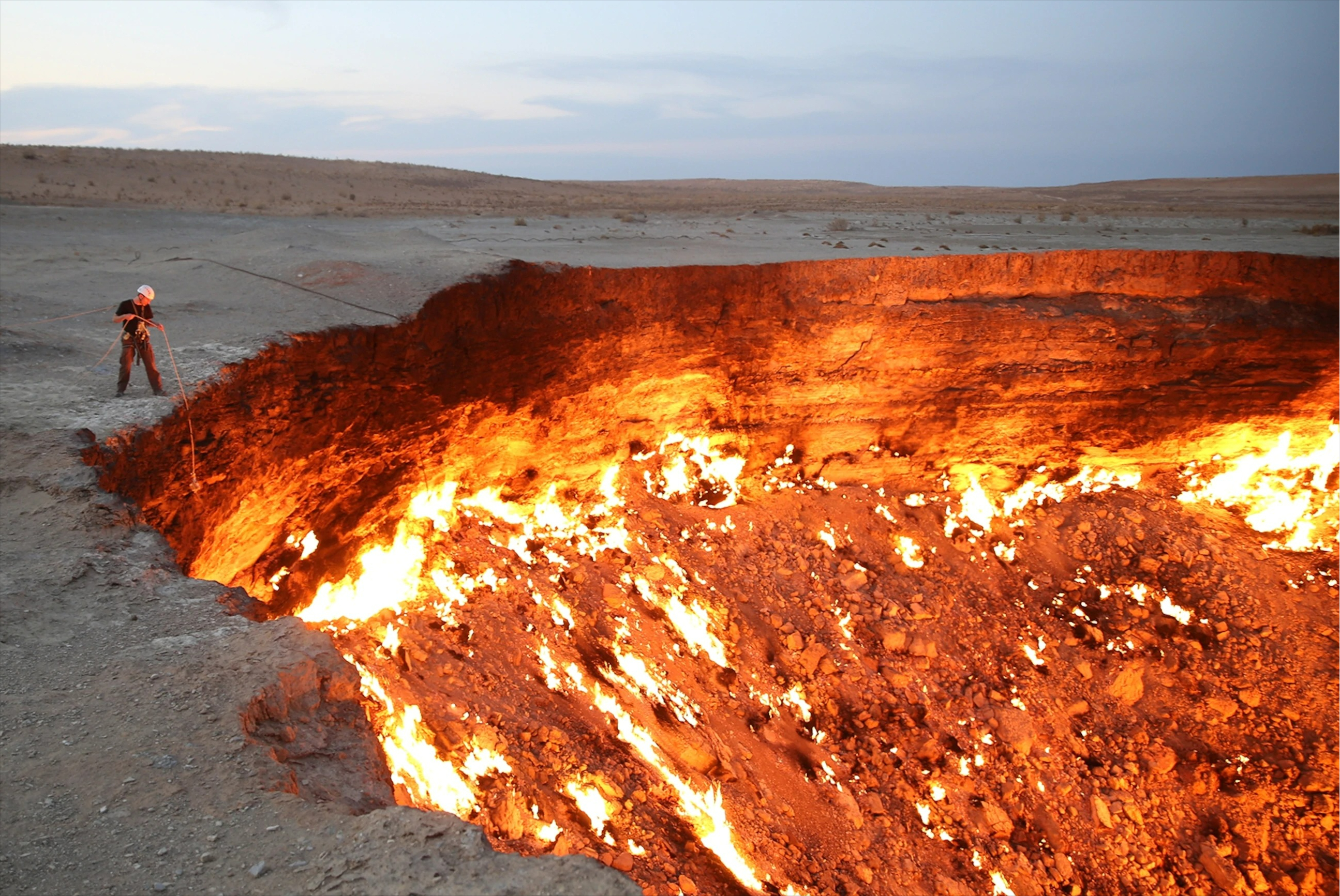 达尔瓦扎天然气大坑地狱之火燃烧近50年专家的解释让人难以置信