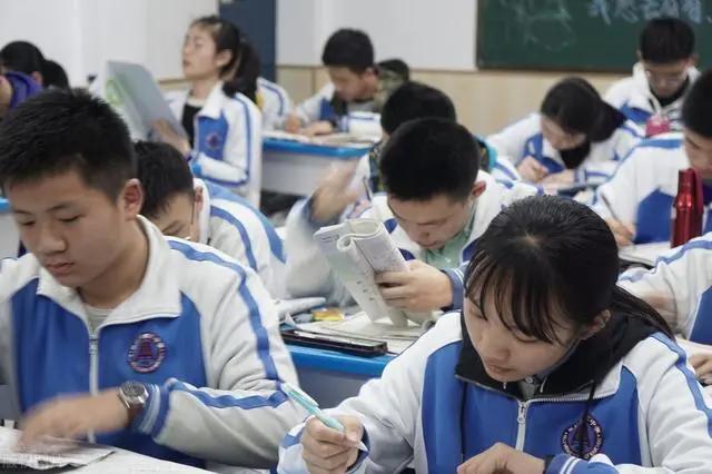 两次考上北大，复读718分成状元，从不补课，周川是如何做到的