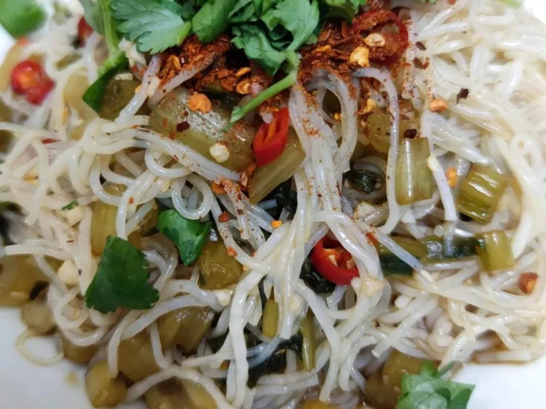 云南《傣味水腌菜》的八种经典吃法，附水腌菜配方