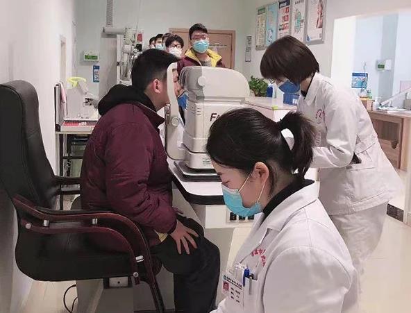 大一新生因体检不过关，入学5天就被学校劝退，他未来何去何从？