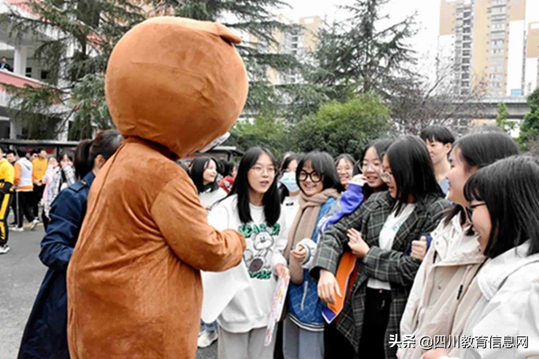 遂宁市高级实验学校第五届阳光心理月活动开幕