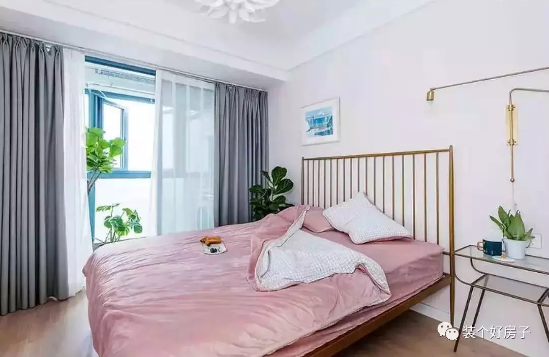 杭州小夫妻大胆改客厅成图书馆，89㎡的家比豪宅还体面