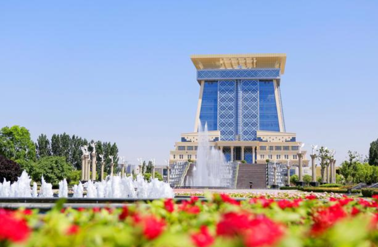 河南占地5700亩的“豪华”大学，专业实力强不说，光食堂就有24个