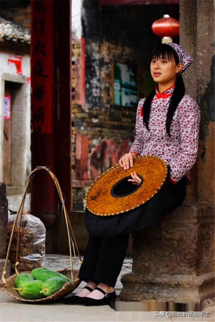 凉笠是客家女性头饰的经典装饰