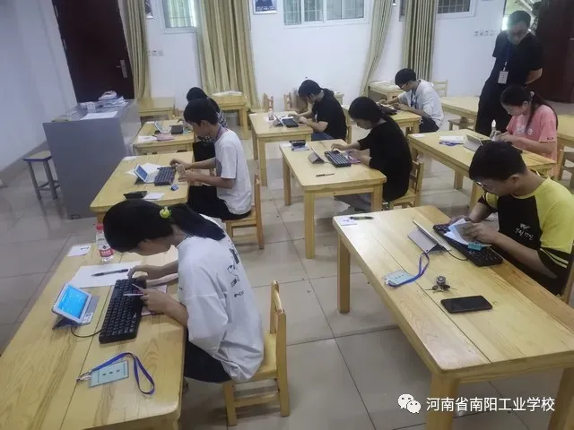 南阳工业学校，国家级重点中专招生，工业机器人，跨境电商专业
