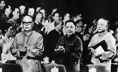 中国五位首脑与叶剑英有重要关系，堪称十大元帅中的唯一