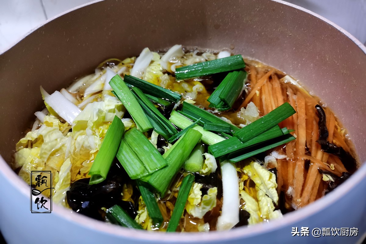 朋友送了一些魚膠，我把它做美食，吃菜喝湯，味道鮮美