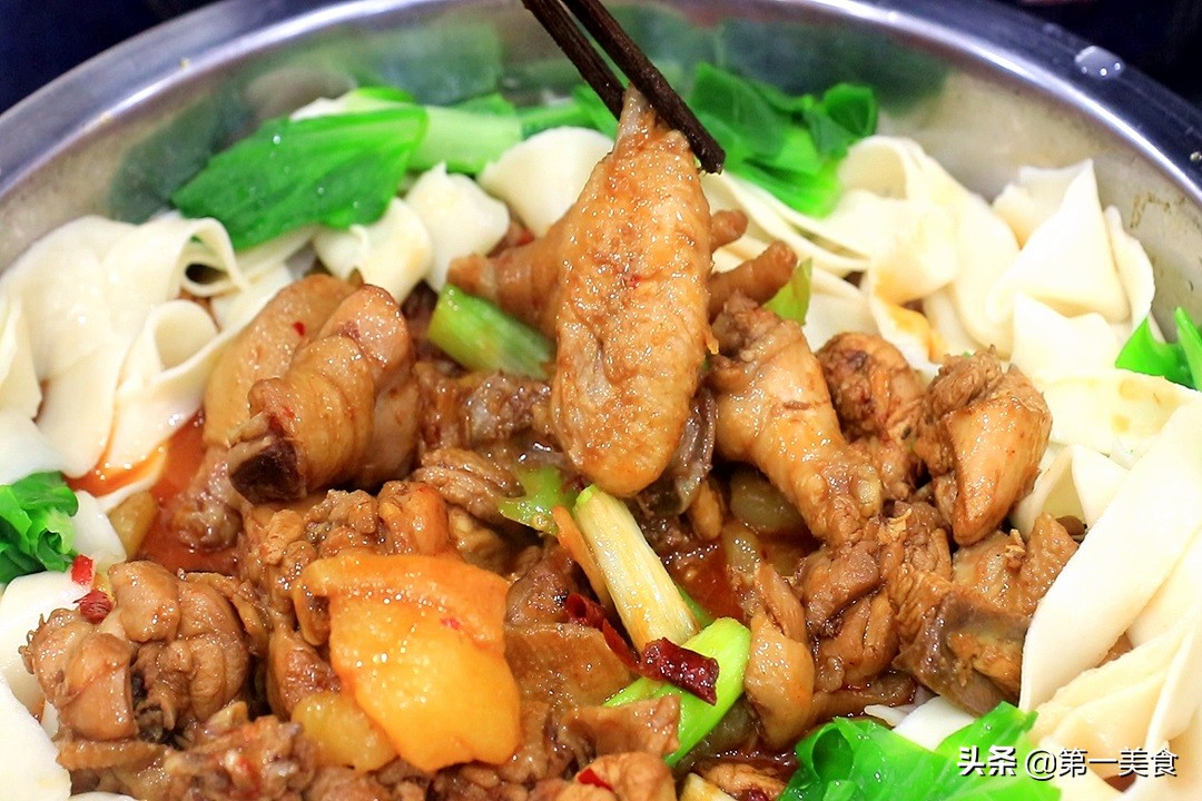 大盘鸡制作方法和配料（大厨教你新疆大盘鸡正宗做法）