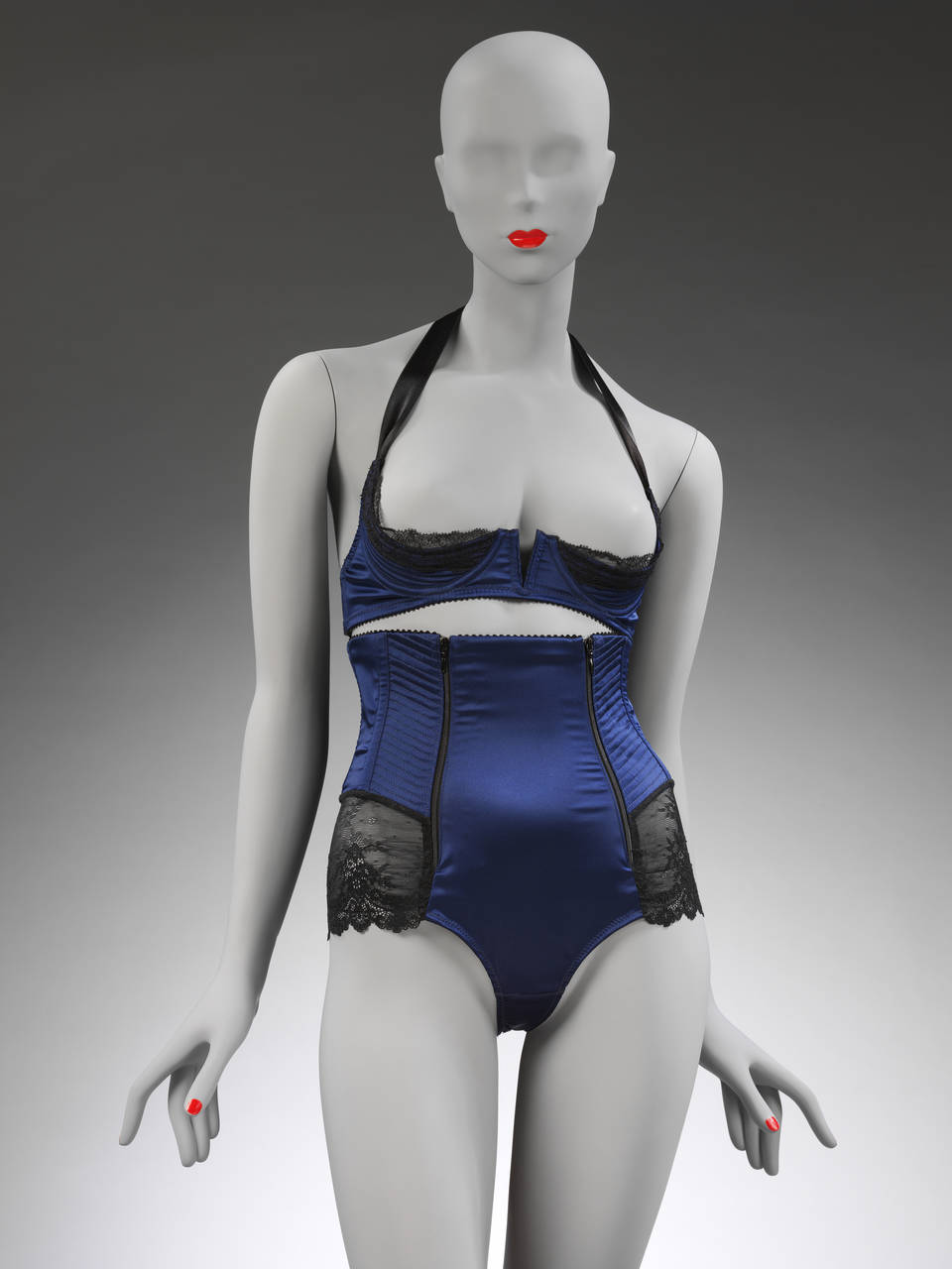 艺术涨姿势：内衣小史 | 张小玉