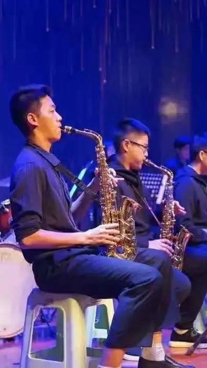 这所金湾第一高中，位处两区交界，今年高优率直逼斗一