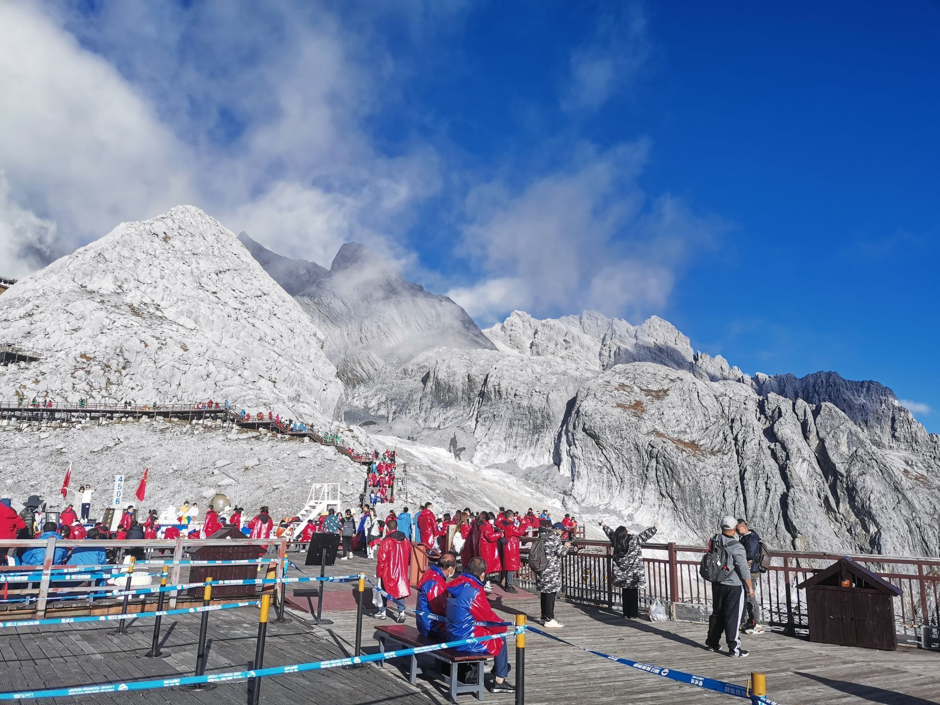 旅游市场回暖！国庆七天丽江接待游客突破120万人次，收入超10亿