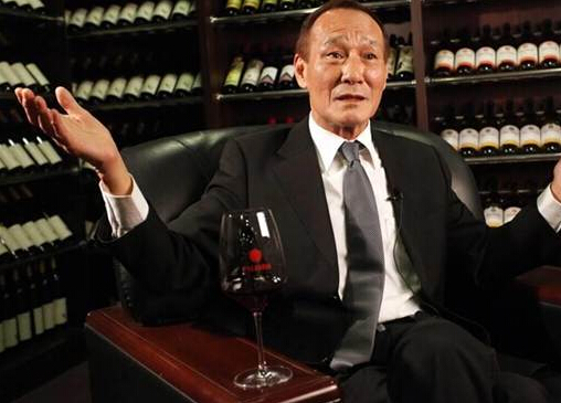 《学校风云》：林正英演警察，袁洁莹演女学生，张耀扬继续当坏蛋