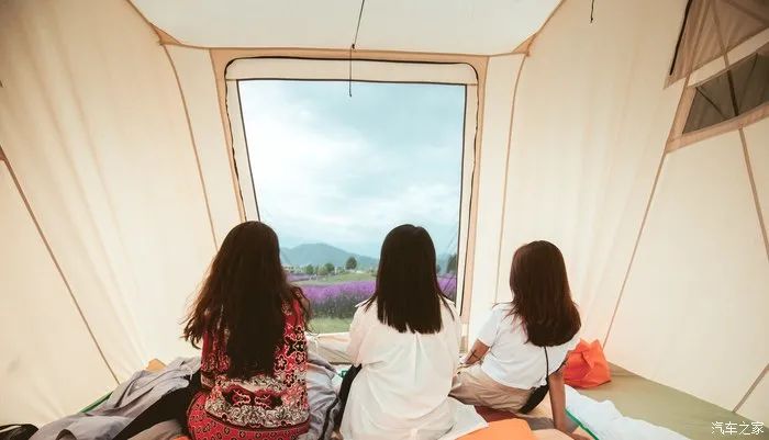 趣玩少女享自然，驾发现神行去露营