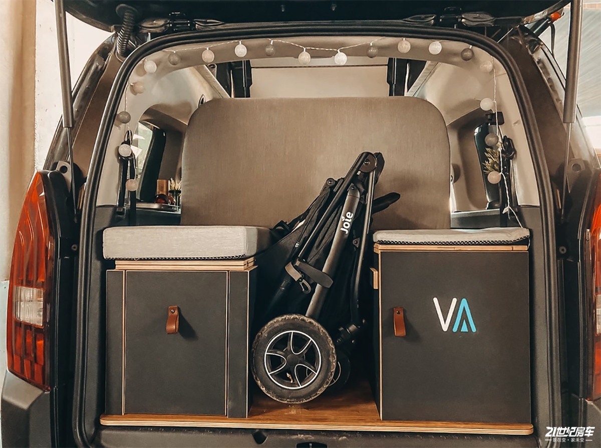 可坐5-7人,车内全部模块化设计