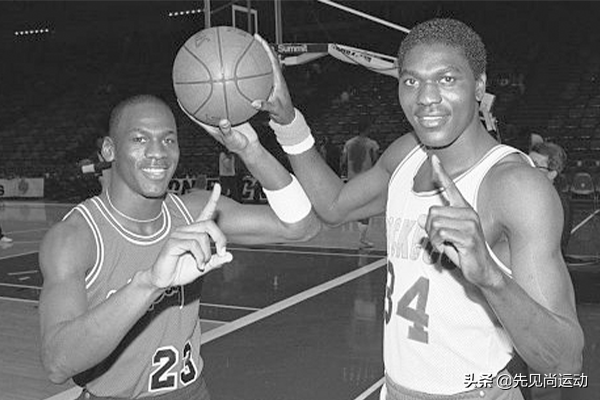 nba为什么火箭不选乔丹(1984年火箭选了奥拉朱旺，开拓者没选乔丹，他们后悔吗？)