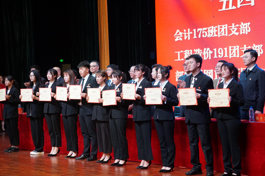 2021级新生看过来！你要的入学报到攻略都在这里