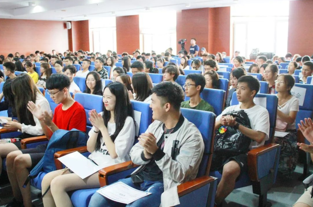 大学新生自我介绍，不适合讲这三句话，否则容易找不到朋友