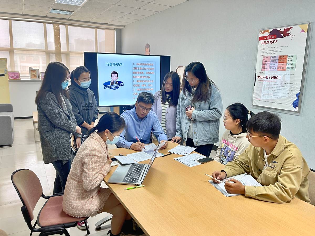 郑州升达经贸管理学院为毕业生前程量体裁衣