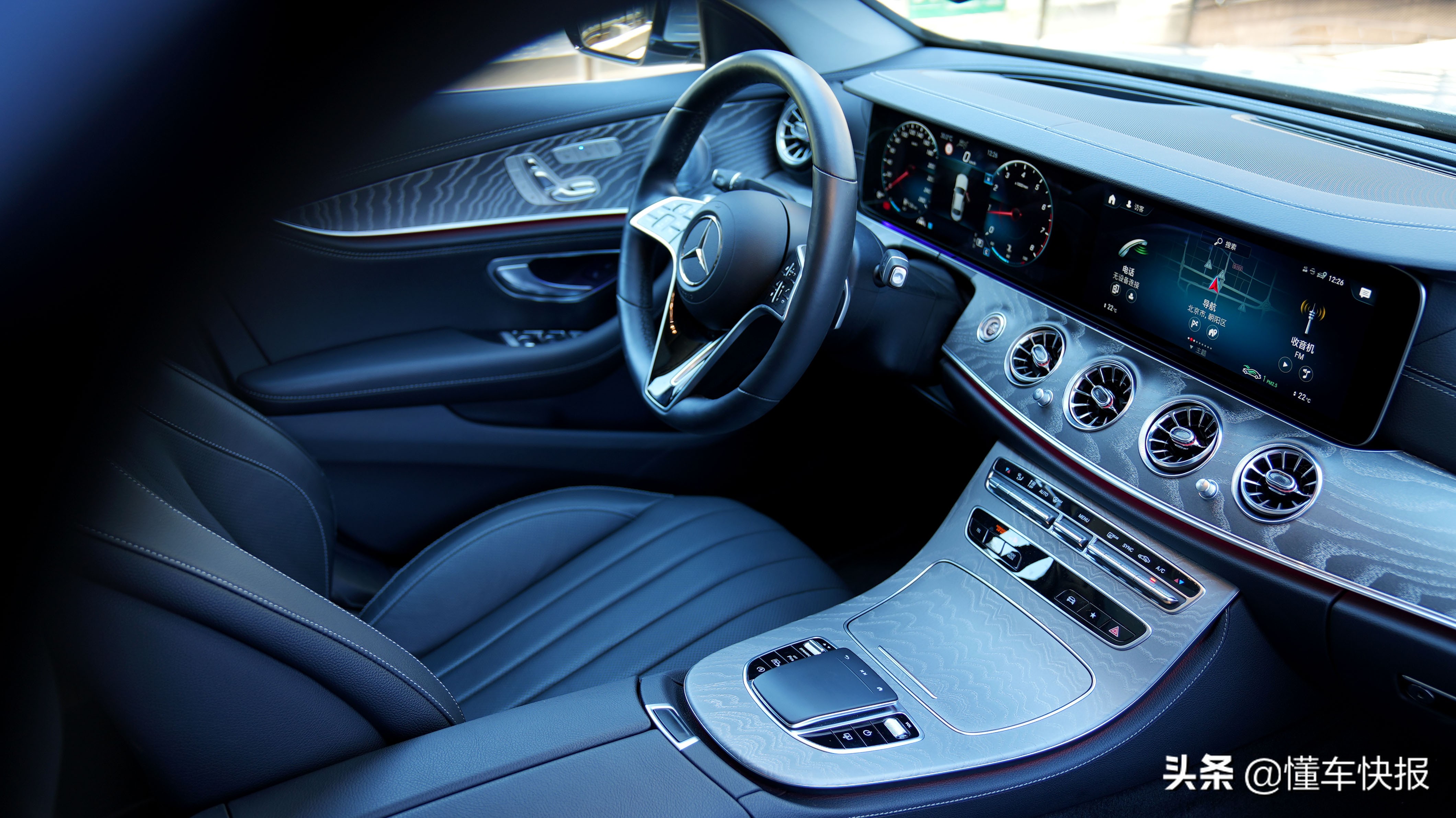 奔驰新款e级的内饰不仅有自我传承,也有创新之处.