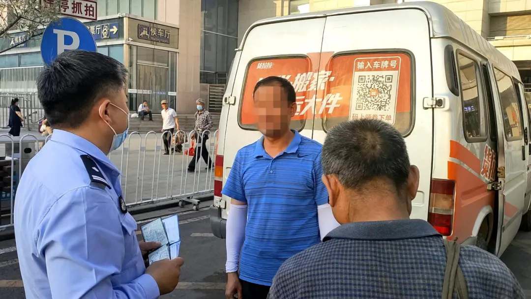 “货拉拉”变“人拉拉”，面包车超员被处罚
